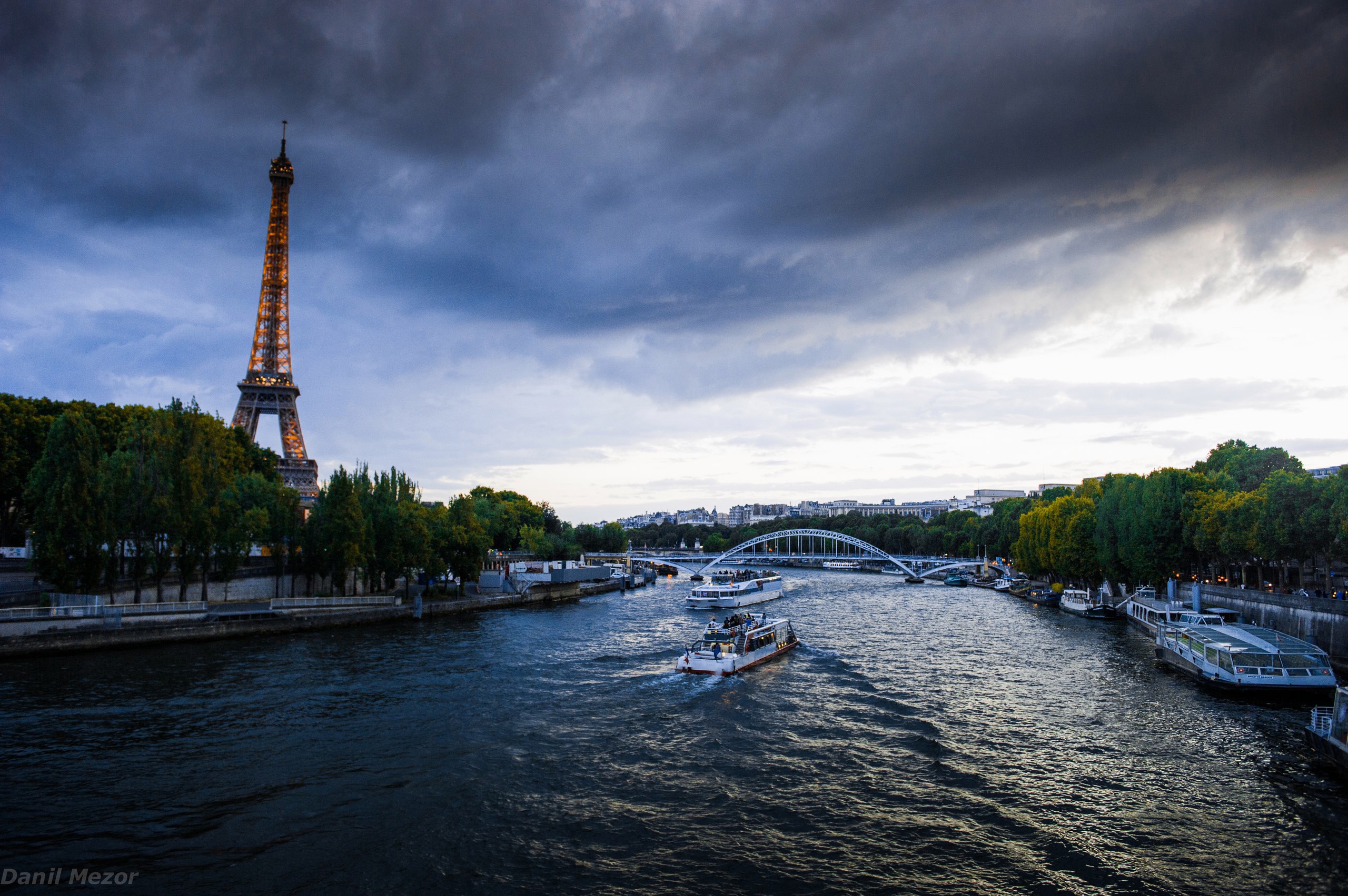 Cities photograph by Danil Zanozin (Untitled)